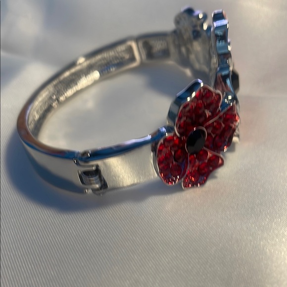 Red Poppy Bracelet - Picture 8 of 9
